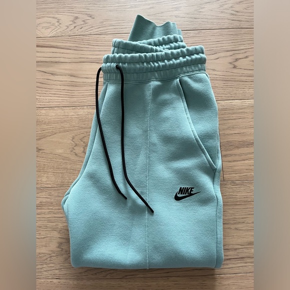 Light teal/mint Nike Tech Pants, New colorway. - Picture 3 of 3